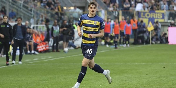 意甲动态一览：阿莱格里给莱奥新角色，国米强烈追逐18岁潜力新星