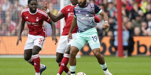 曼联在转会市场上的逆袭：低谷中的巨人依旧闪耀