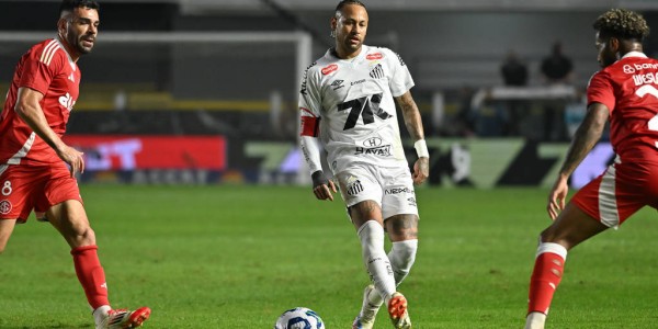 内马尔转会风波：穆里尼奥亲自澄清，世界杯成焦点