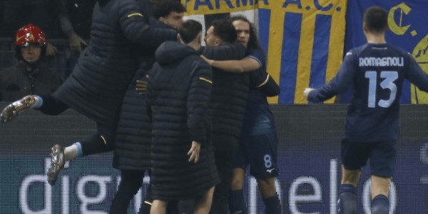 一场1-0踢出意甲神剧情：9人作战，极限绝杀，奎斯塔不敢相信